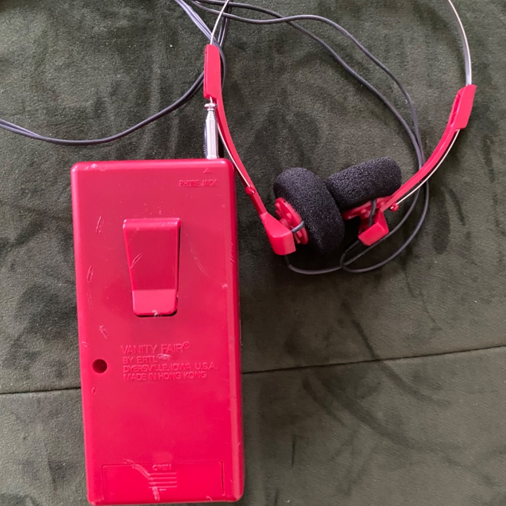 AM/FM Radio - Picture 2 of 10